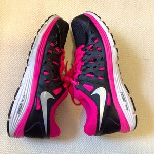 Nike Dual Fusion Sneakers size 7